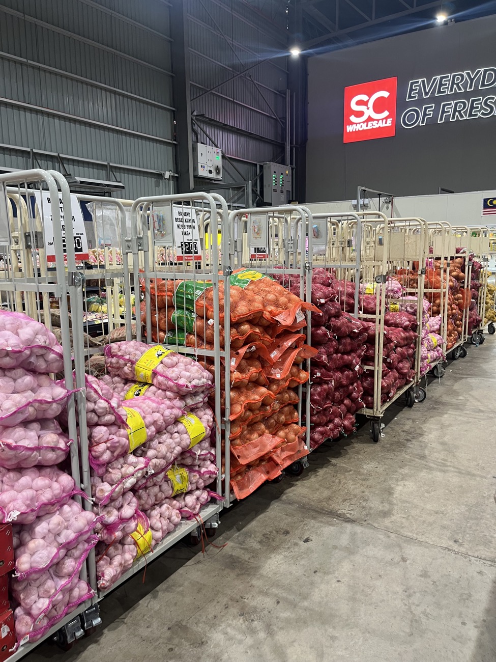 Imported fresh produce ready for wholesale