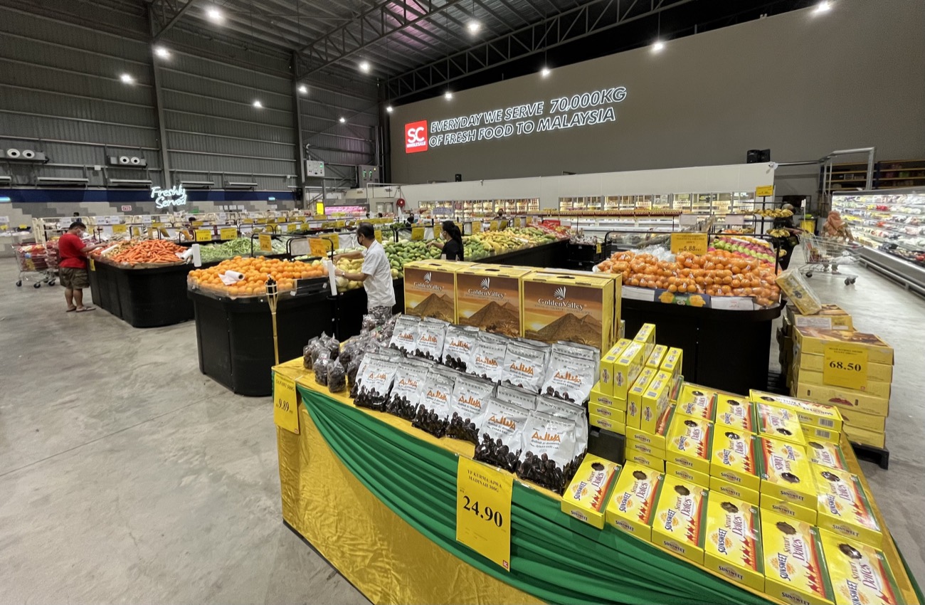 Fresh produce floor at the SC Wholesale store